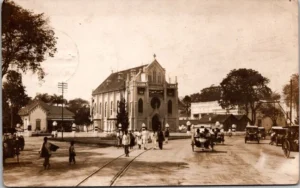 R.K. Kerk en Pastorie te Malang, Street view, Indonesië 1923
