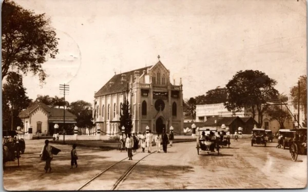 R.K. Kerk en Pastorie te Malang, Street view, Indonesië 1923