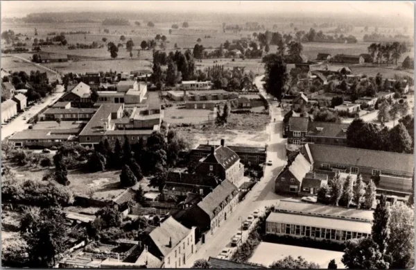 Hilvarenbeek, Jeugdherberg 'De Hilver' (Luchtoto) (NB)