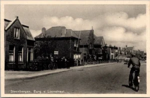 Steenbergen, Burg. van Loonstraat, Kapper (NB)