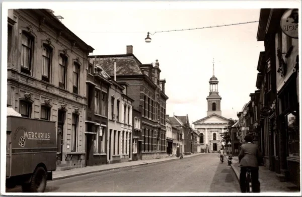Steenbergen, Grote Kerkstraat, Groothandel Mercurius 1953 (NB)