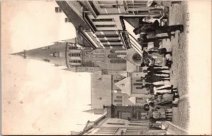 Steenbergen, R.K. Kerk met volk (NB)