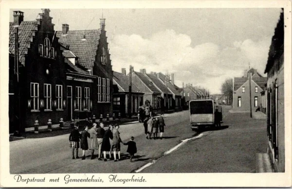 Hoogerheide, Dorpstraat met Gemeentehuis (NB)