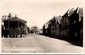 Woudrichem, Hoogstraat met stadhuis 1946 (NB)