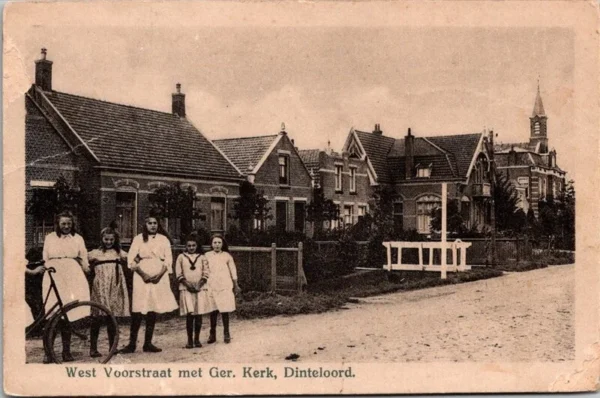 Dinteloord, West Voorstraat met Ger. Kerk 1923 (NB)