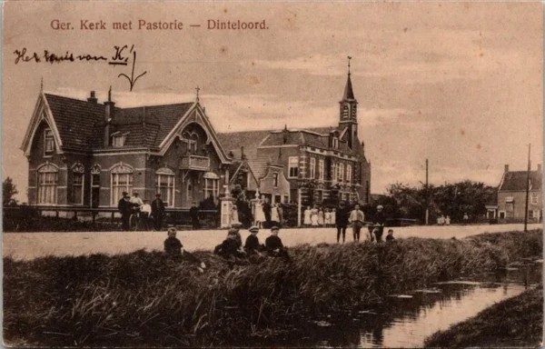 Dinteloord, Ger. Kerk met Pastorie, Dorpgezicht (NB)